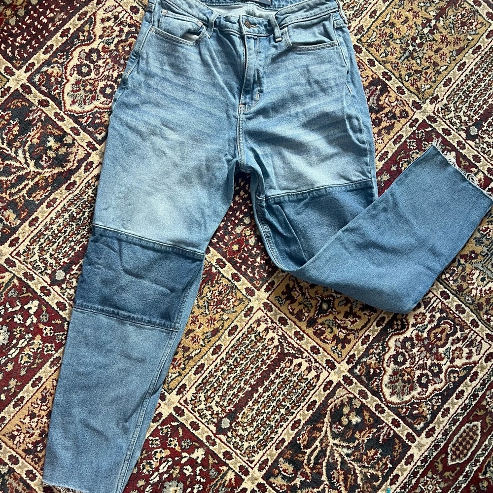 Light jeans with dark patches. From Hollister only worn once it doesn’t fit me.